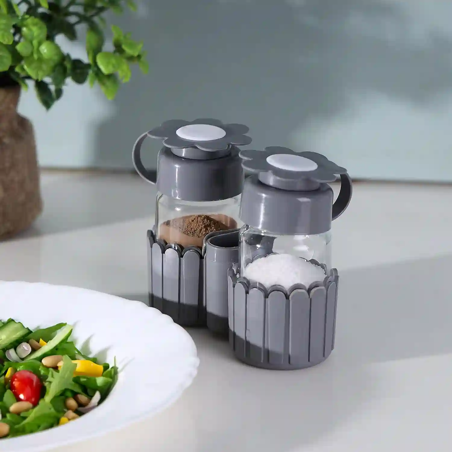 Royalford Salt And Pepper Shaker Set