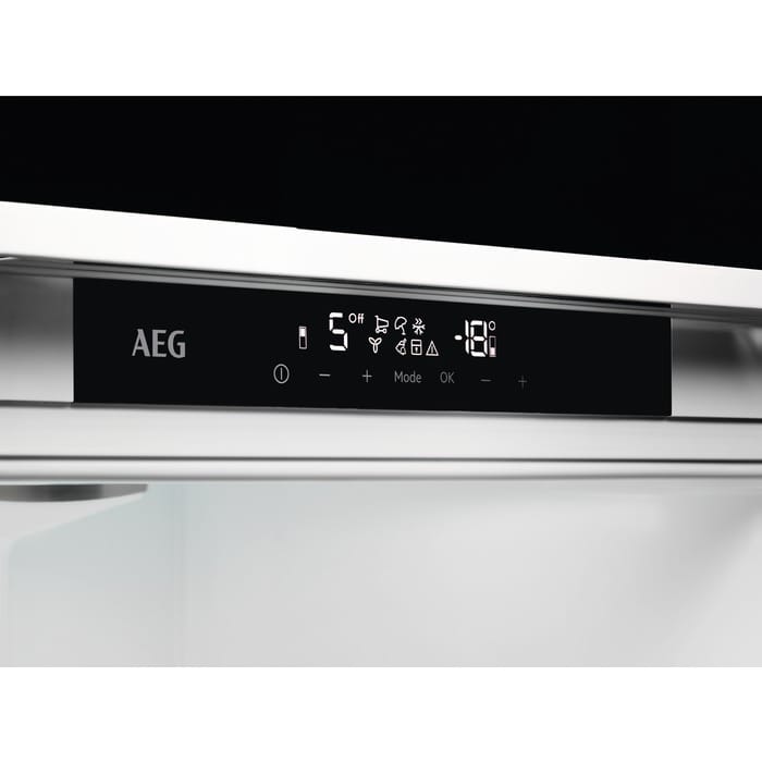 AEG-BUILT IN Fully Integrated REF Net 247 ltrs 2 Doors, Bottom Freezer, Full No Frost Dim: H1769 x W556 x D549 mm MADE ITALY